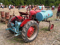 Tracteur, Mc Cormick Farmall Cub et citerne epandeuse (Fete de la Moisson St Simeon de Bressieux 2006) (2)